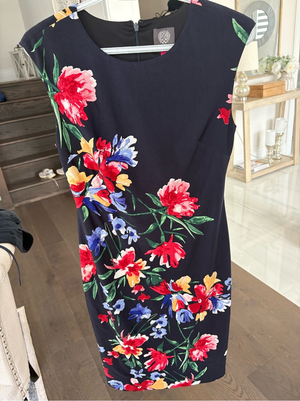 Vince Camuto Floral Scuba Sheath Dress - Size 6 - Picture 5 of 7